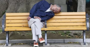 thức đêm ngủ ngày có sao không