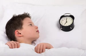 trẻ 4 tuổi ngủ ít