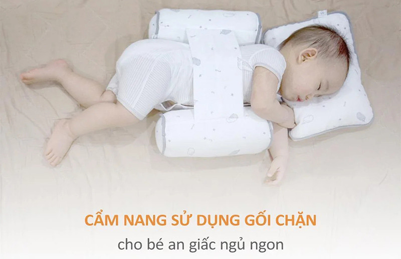 Có nên dùng gối chặn cho trẻ sơ sinh