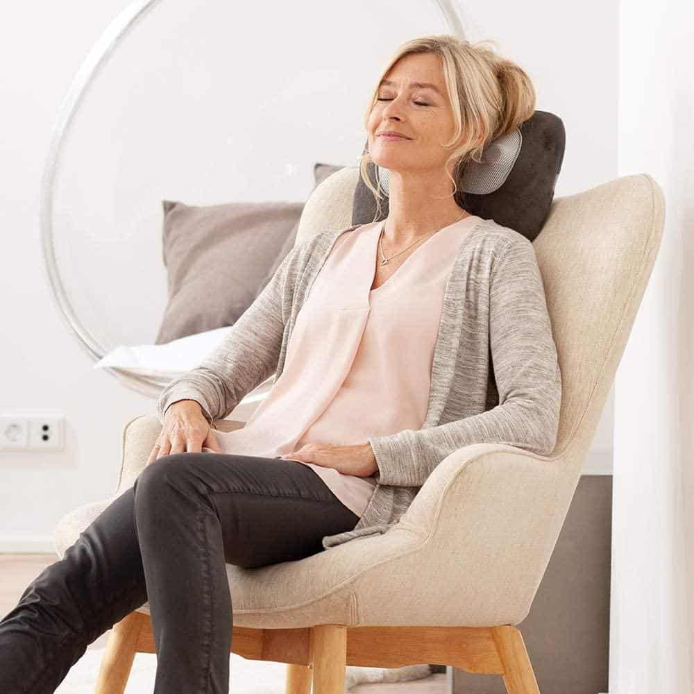 gối massage cổ vai gáy