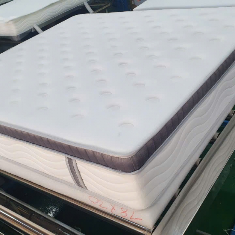 Người hay trở mình có nên nằm nệm lò xo không